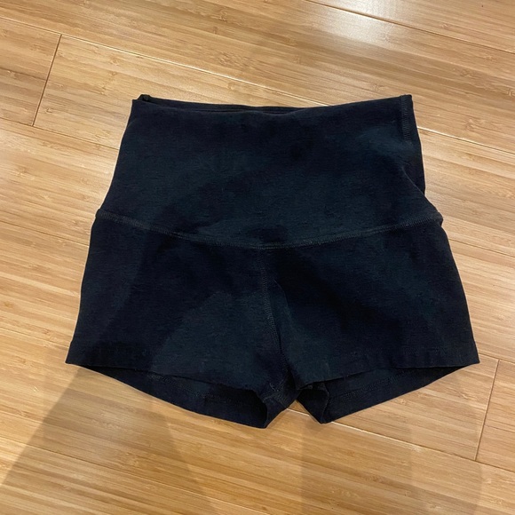 Beyond Yoga Pants - BEYOND YOGA space dye circuit shorts